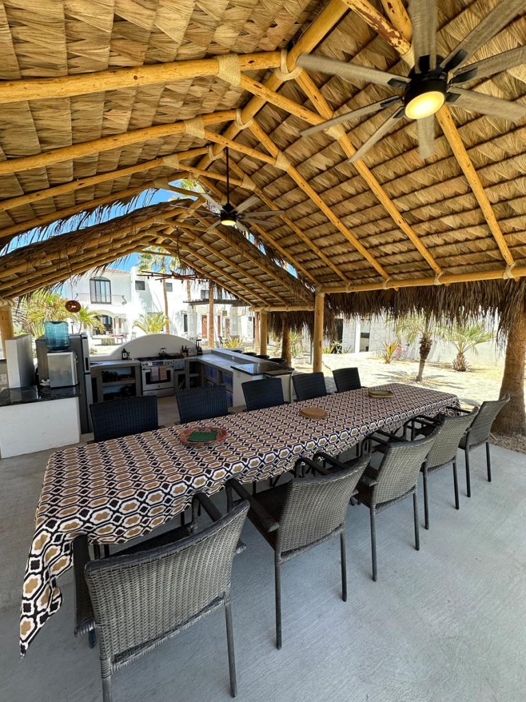 Communard Kitchen Communal Kitchen & Dining Area - Lejos De Todo