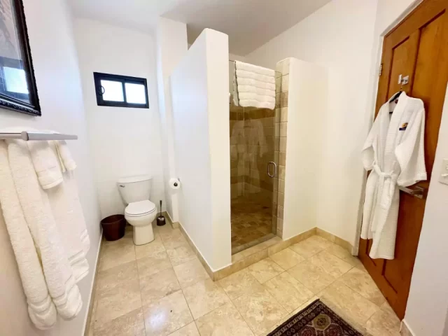 casita-2-bathroom-shower-lejos-de-todo Casita 2 bathroom with walk-in shower, towels and bathrobe at Lejos de Todo