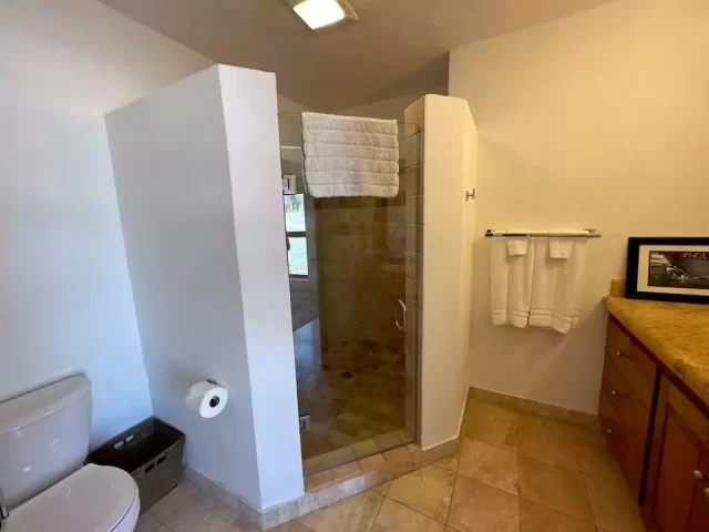 casita-3-bathroom-shower-lejos-de-todo Casita 3 bathroom with walk-in shower, towels and granite vanity at Lejos de Todo