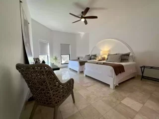 Casita 4 bedroom with two queen beds at Lejos de Todo